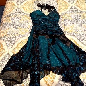 Junior’s homecoming dress